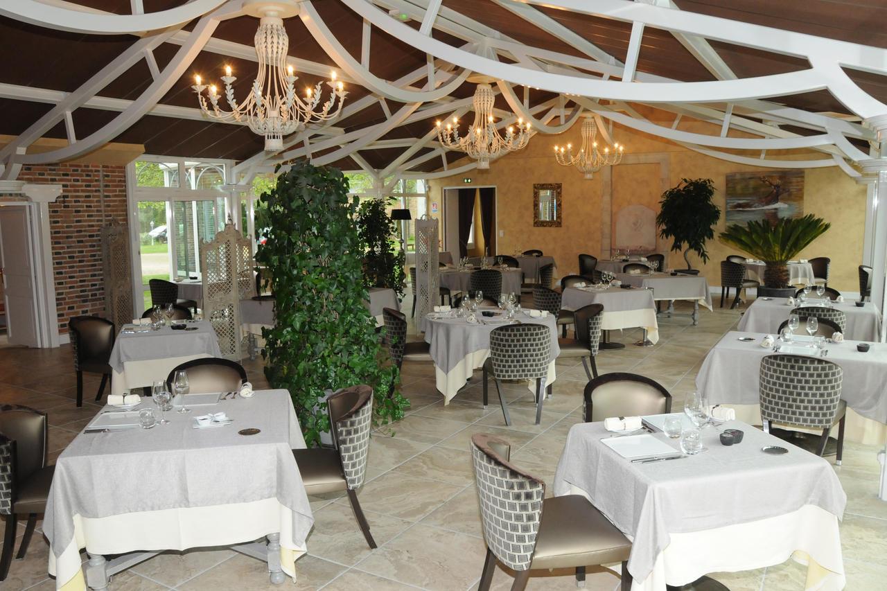 Hotel Logis Domaine De Valaudran à Salbris Extérieur photo